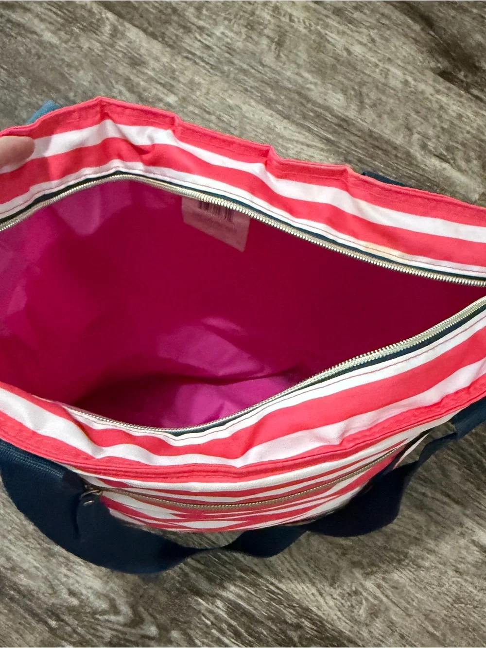 NWOT Darby Lee Striped Pink & White Cooler Tote Bag w/ Navy Accents. Zip Closure
